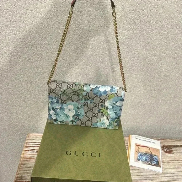 Gucci Handbags - NWT Authentic Gucci Supreme Monogram Blooms Chain Wallet Blue